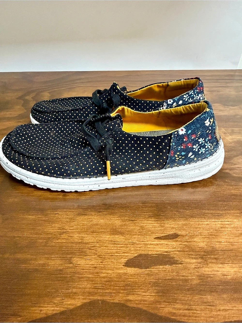 Hey Dude Wendy Funk Floral Dot Slide Ons Black & Yellow US 9